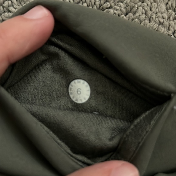 Lululemon sage green leggings size 6 - Picture 4 of 5